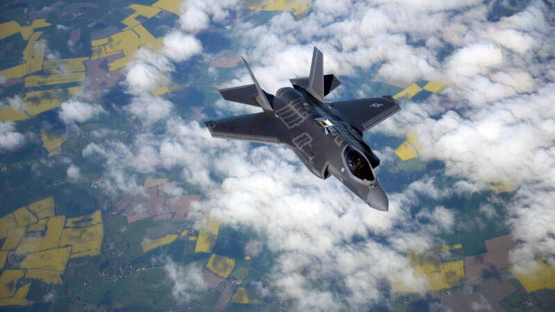 Канада примет на вооружение новые истребители F-35