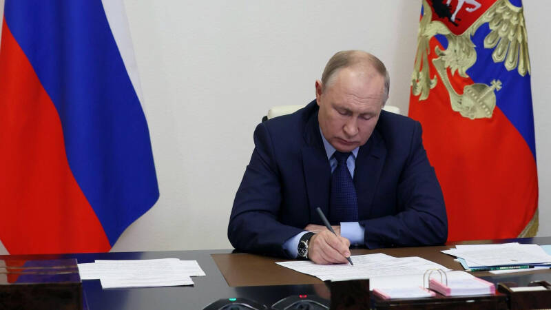 Путин подписал закон об оптимизации процедуры госзакупок