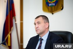 Мэр из ХМАО отказался от тяжелого люкса в одежде ради встречи с Кухаруком. Фото
